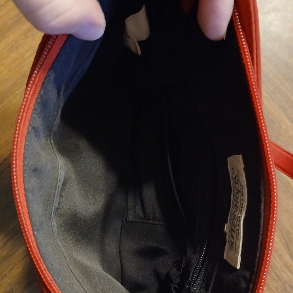 Elegant Red Shoulder Bag - Picture 2 of 2